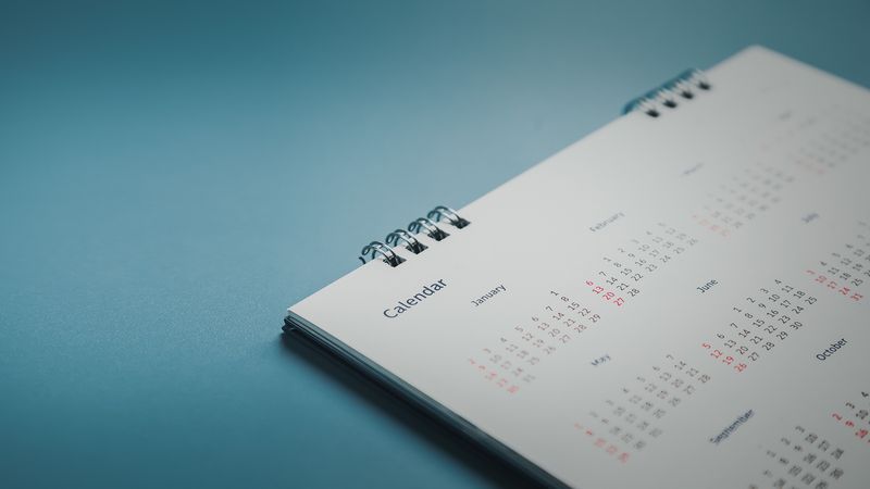 a phot of a simple calendar on a surface
