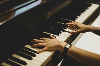 hands on a Steinway grand piano