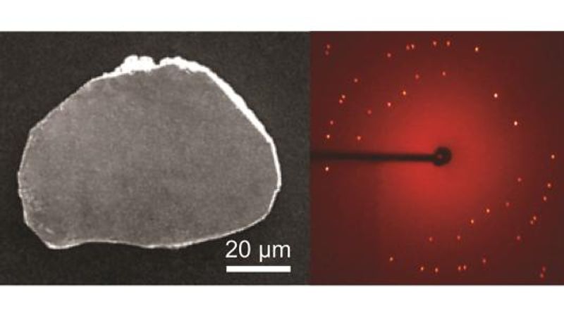 a grey slab and next to it a glowing red orb with bright dots representing the diffraction 