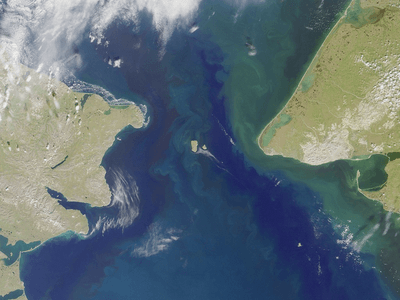The Bering Strait from space. A hyperthetical dam would use the Diomede Islands in the middle to shift angles without being weakened