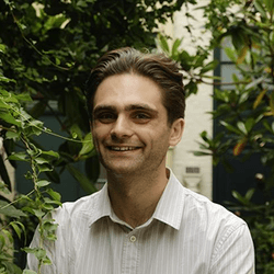 Tom Leslie headshot